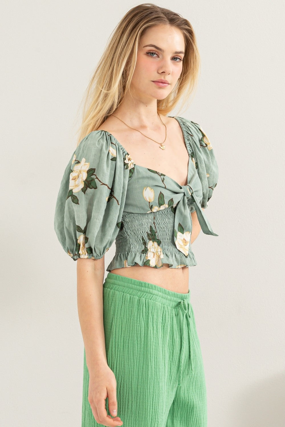 FLORAL PRINT TIE-FRONT CROP TOP